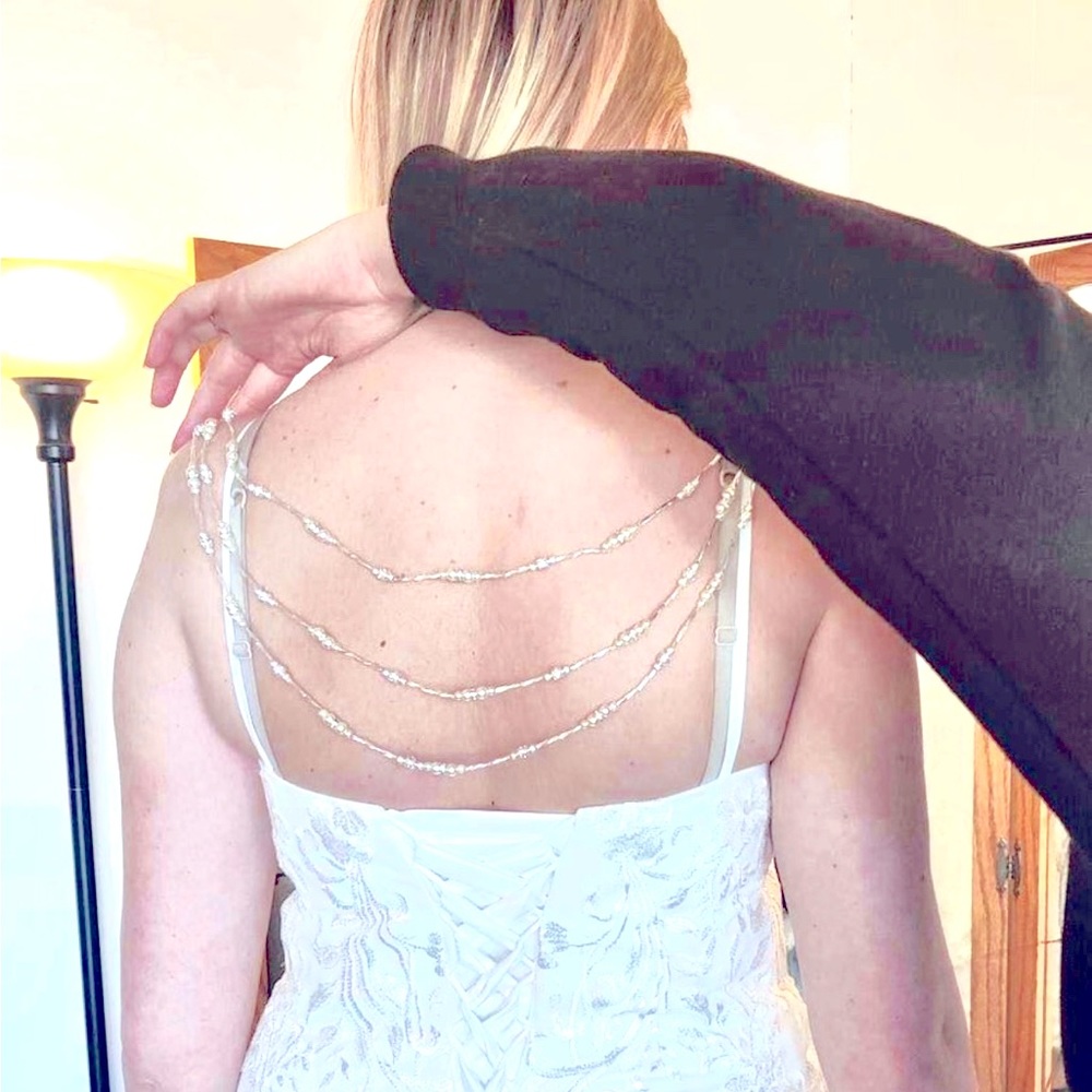 Back necklace